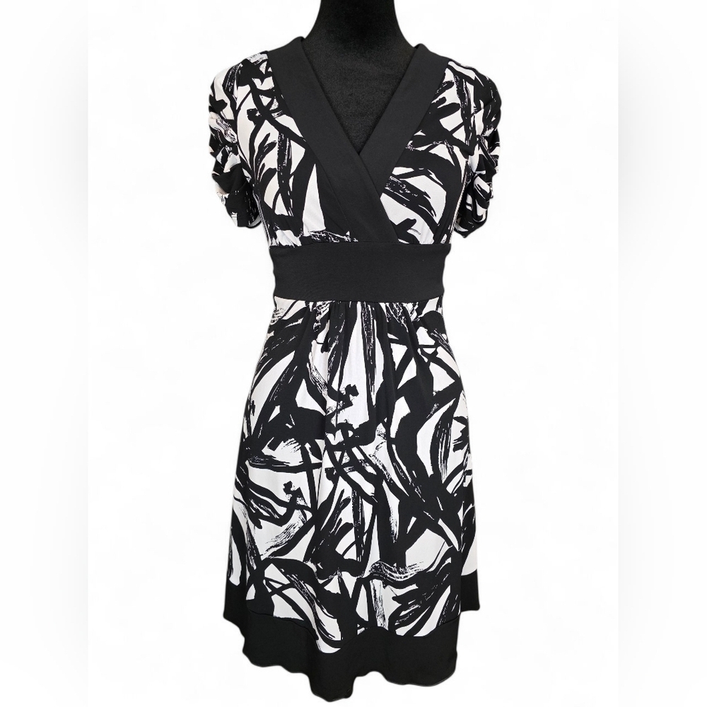 IZ Byer California Abstract Black White Ruched Sleeve Surplice Babydoll Dress XS